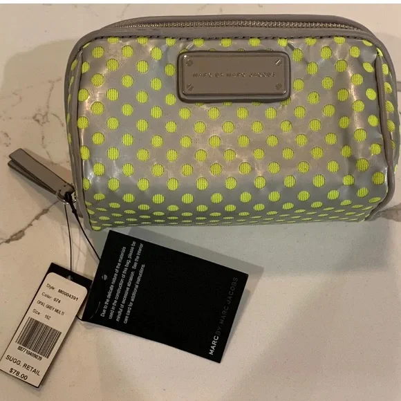 Marc by Marc Jacob’s cosmetic bag - Picture 3 of 5